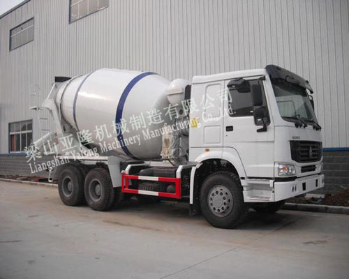 混凝土攪拌運(yùn)輸車
