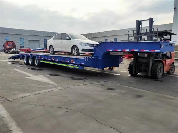 低平板半掛車倒車注意事項(xiàng)