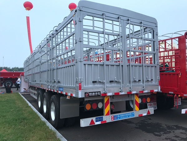 濟寧倉欄半掛車廠家