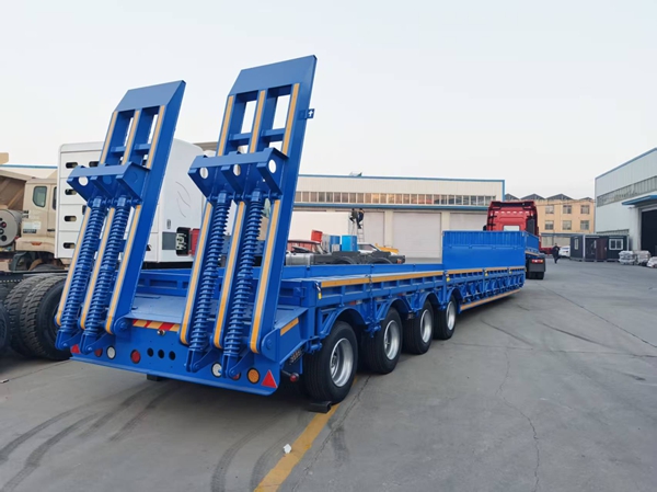  重型低平板半掛車